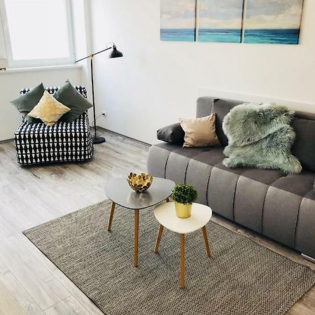 Central Apartments Веспрем Экстерьер фото