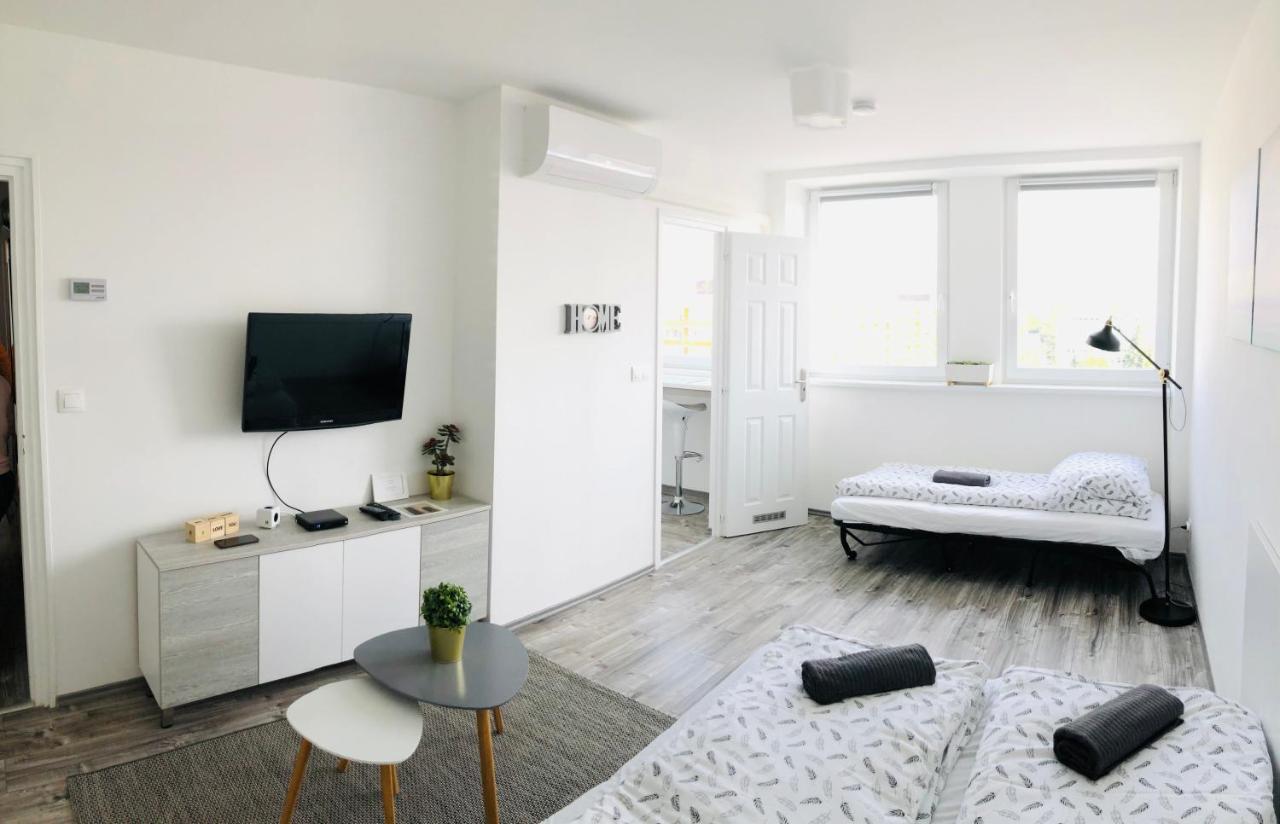 Central Apartments Веспрем Экстерьер фото