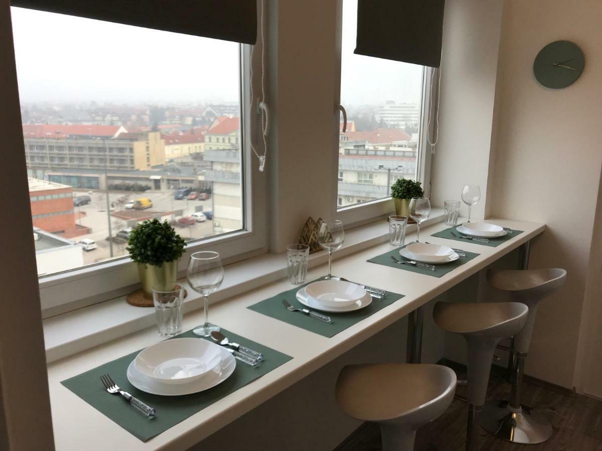 Central Apartments Веспрем Экстерьер фото
